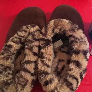 Brand new dear foams slippers size 7